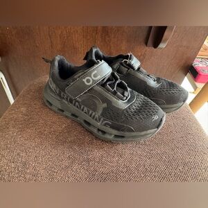 Kids on cloud Black Running Shoes